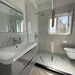 Flora Center One Bedroom App - Enjoy Travel Appartamento Tirana