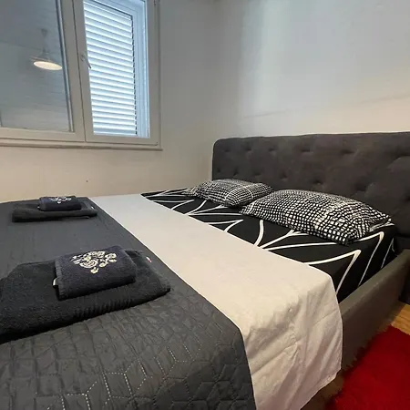 Flora - Modern Rooftop With Balcony Appartamento