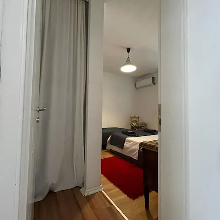 Flora - Modern Rooftop With Balcony Apartment *