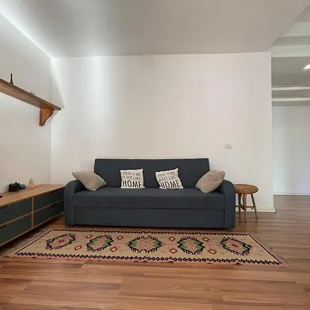 Apartment Flora - Modern Rooftop With Balcony Tirana