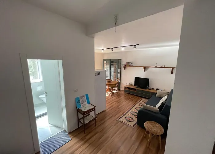 Flora Center One Bedroom App - Enjoy Travel