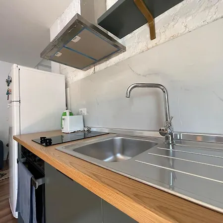 Apartman Flora - Modern Rooftop With Balcony Tirana