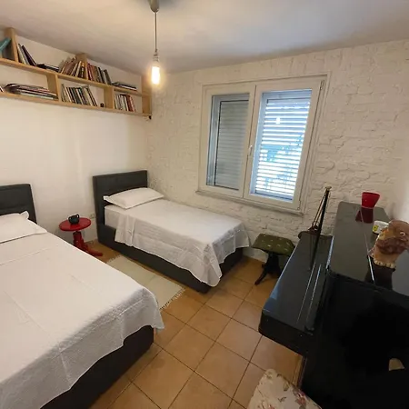 Flora Center One Bedroom App - Enjoy Travel 아파트 *