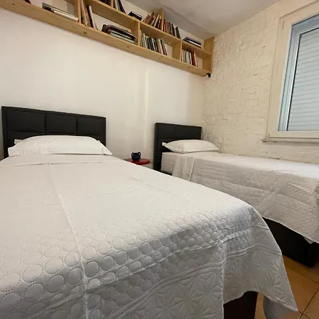 Flora Center One Bedroom App - Enjoy Travel