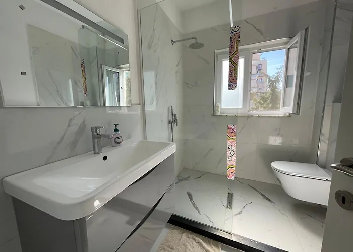 Flora Center One Bedroom App - Enjoy Travel דירה טיראנה