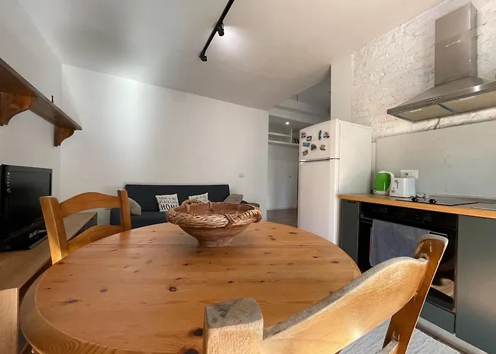 Flora Center One Bedroom App - Enjoy Travel *