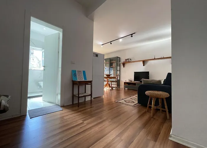 Flora Center One Bedroom App - Enjoy Travel טיראנה