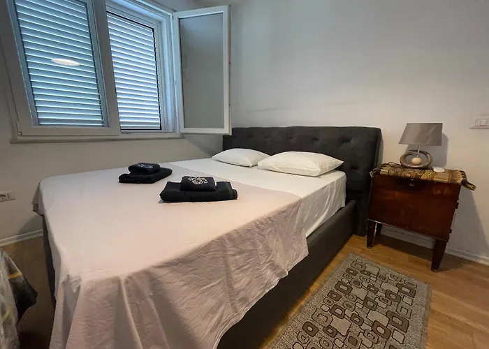 Flora Center One Bedroom App - Enjoy Travel