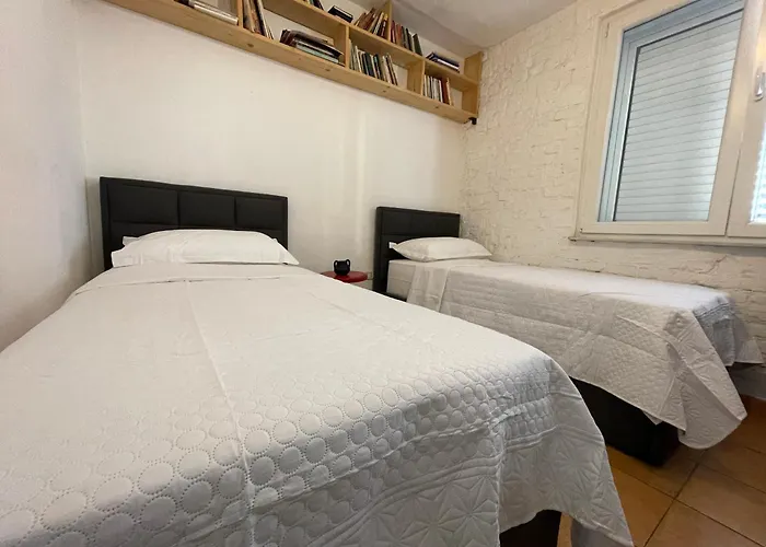 Flora Center One Bedroom App - Enjoy Travel